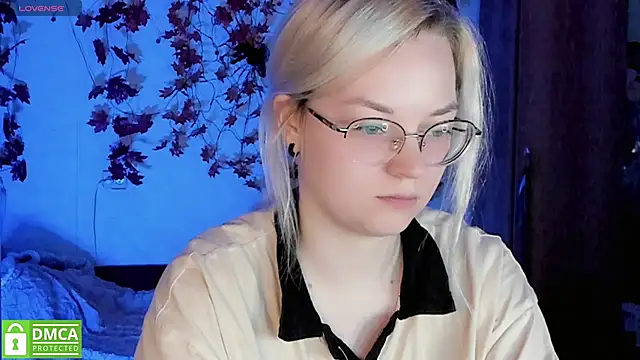 HoneyDazzle online show from November 21, 7:16 pm