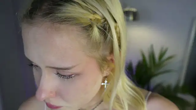 Mol l y online show from October 18, 5:04 pm