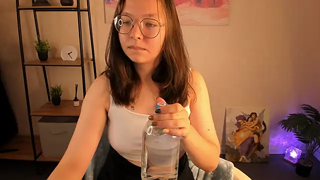 Nuura Moore online show from October 10, 1:21 am