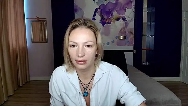 AlinaMoor online show from October 22, 5:56 am