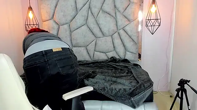 Addyy 02 online show from April 6, 7:15 pm