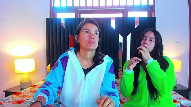 Sofy and Mia online show from October 18, 12:52 pm