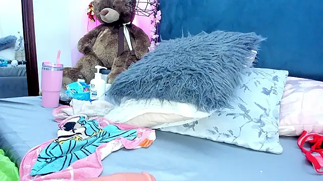 Emma Saylor online show from February 15, 7:51 am