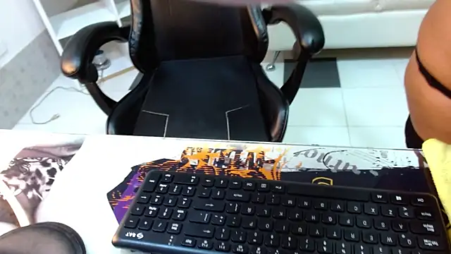 hannahjackson  online show from October 14, 11:24 am