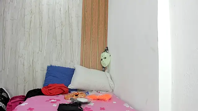 luisabecker  online show from October 23, 1:39 pm