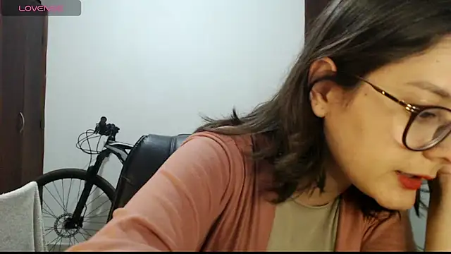 CarlaLorez online show from October 23, 1:00 am