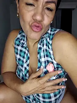 karla-bruni online show from April 18, 10:18 am