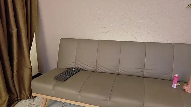 ZahraMilf online show from November 28, 9:40 pm