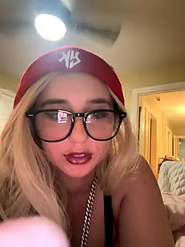 tiffanyxoxo515 online show from October 12, 9:01 am