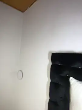 SiaraRealist online show from November 4, 4:28 am