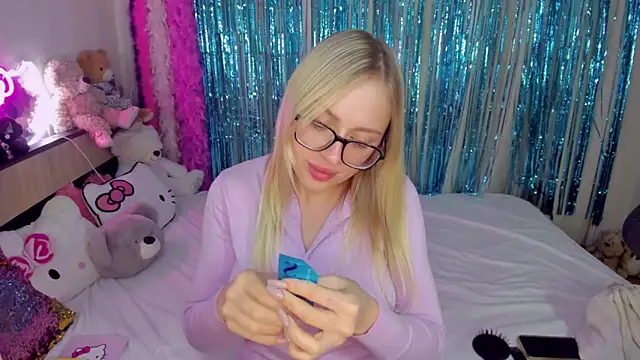 CeaneLino online show from November 19, 2:33 am