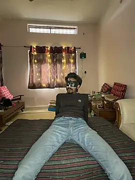 Lovebirdss online show from February 3, 9:58 am