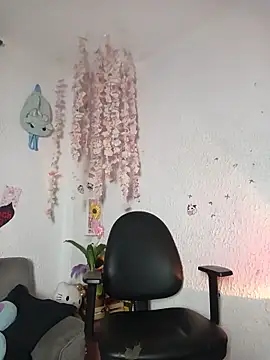 Emilycollei online show from June 4, 4:39 am