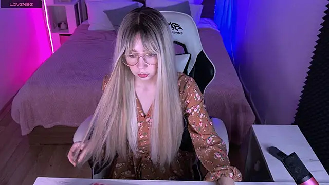 sofiisun online show from October 15, 4:15 am