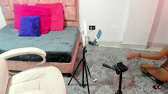 thianahorny online show from December 4, 12:51 pm