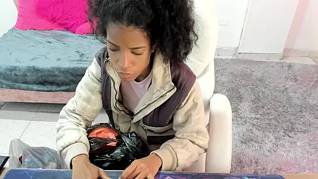 thianahorny online show from December 1, 11:58 am