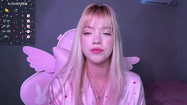 myprettylola online show from November 19, 7:58 pm