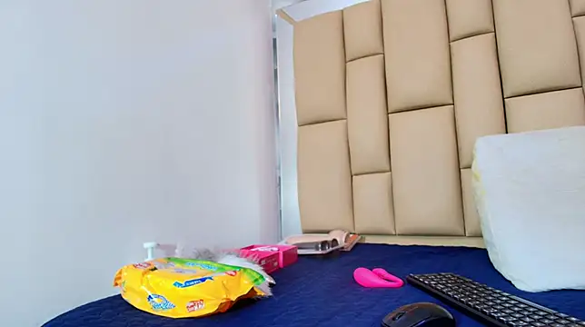 hannah teehn online show from November 14, 7:14 pm