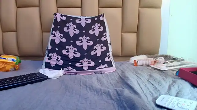 hannah teehn online show from October 15, 7:38 pm