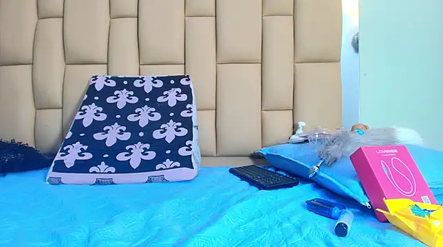 hannah teehn online show from October 14, 7:27 pm