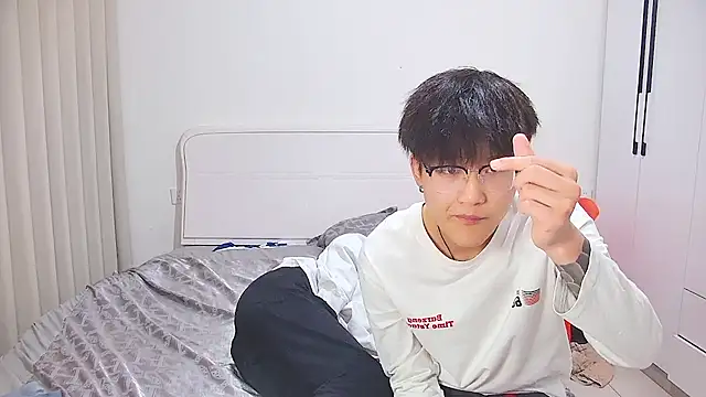 KK-cuteboy online show from June 9, 1:21 pm