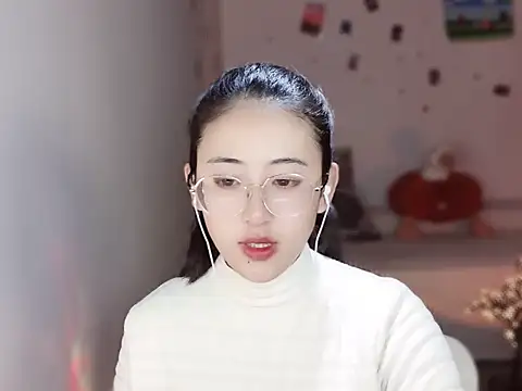 Queena  online show from December 17, 9:35 am