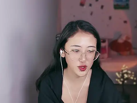 Queena  online show from January 8, 3:38 pm