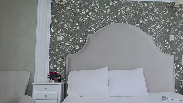 TesaQuinn online show from February 5, 7:06 pm