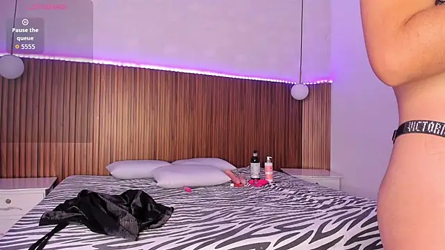 Foxy Kylie online show from February 16, 8:30 pm