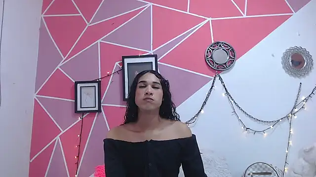 Tifany Adams online show from November 18, 8:32 pm