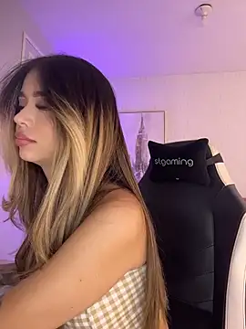 HoneyMollyX online show from February 8, 1:04 pm