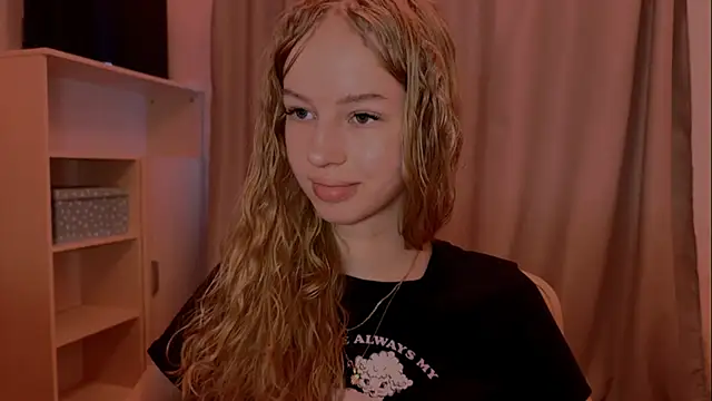 LunaCrave online show from November 24, 9:22 am