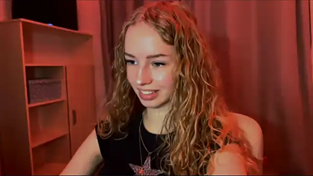 LunaCrave online show from November 19, 4:29 pm