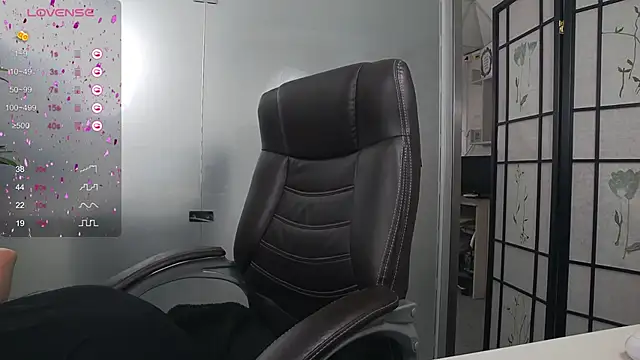 YaraXCox online show from October 13, 6:38 am