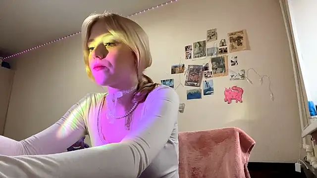 HeatLily online show from November 12, 6:22 am