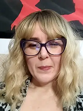 Amelialove42 online show from February 8, 8:45 pm