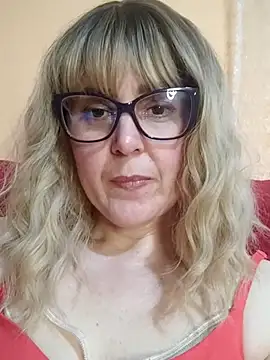 Amelialove42 online show from May 9, 4:31 pm