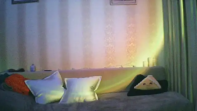 MoodieMira online show from February 17, 5:23 pm