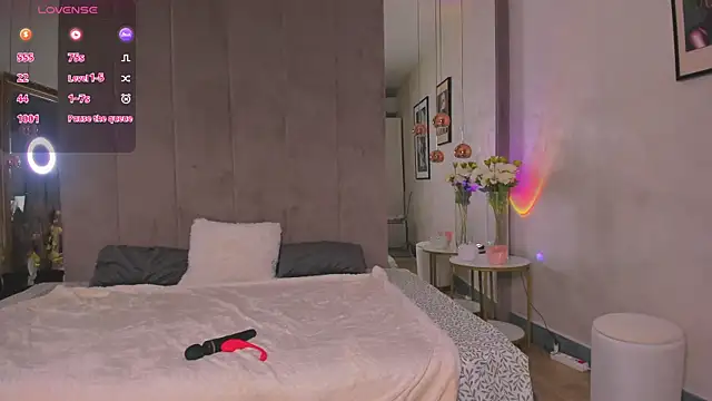 SundyRose online show from October 16, 6:32 pm