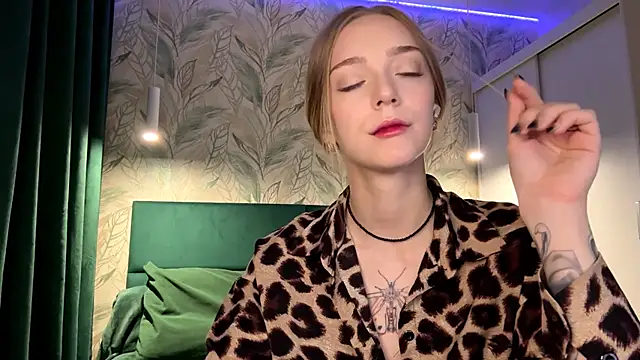 EvaPeace online show from October 20, 5:05 pm