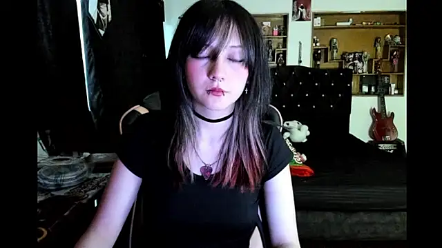 Maki Zein  online show from January 11, 10:59 pm