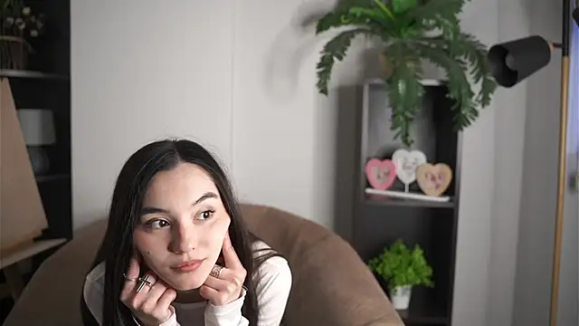 DiedreHayles online show from October 11, 11:36 am