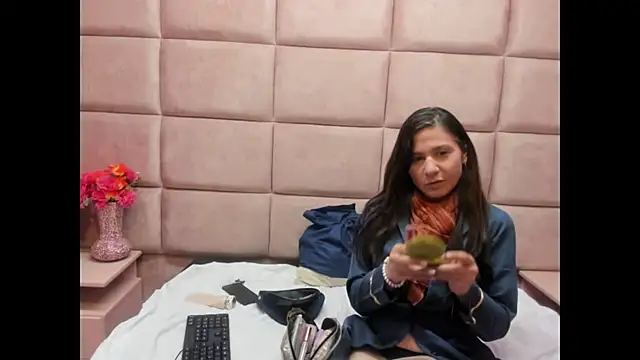 Kylie Bloom online show from November 27, 9:17 pm