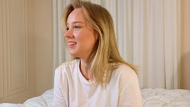 AIicaparkerc online show from October 17, 10:35 pm