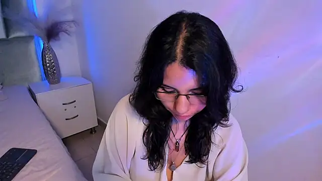 HollyPeach online show from December 5, 8:21 pm