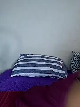 certifiedhottie2025 online show from April 11, 7:45 am