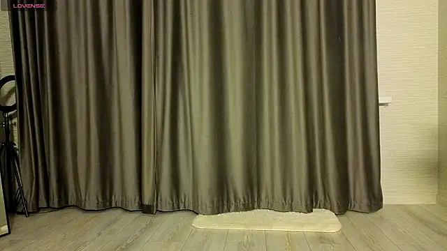 MissPompadure online show from April 8, 9:28 pm