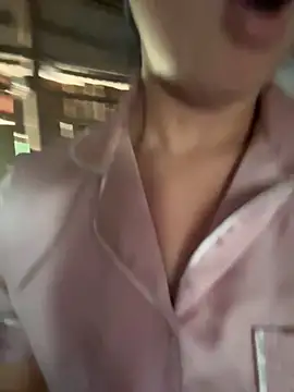 Linh-xxx online show from October 17, 6:27 am