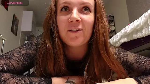 Amy  Leee  online show from March 23, 5:30 pm