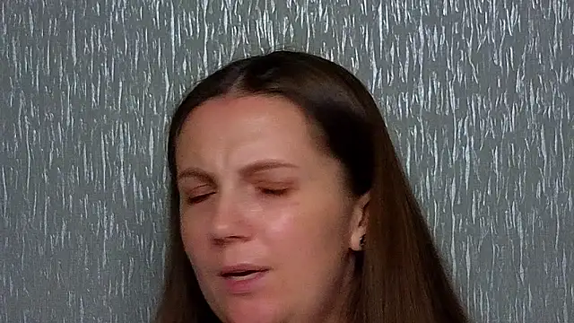 Amy  Leee  online show from October 31, 6:01 pm